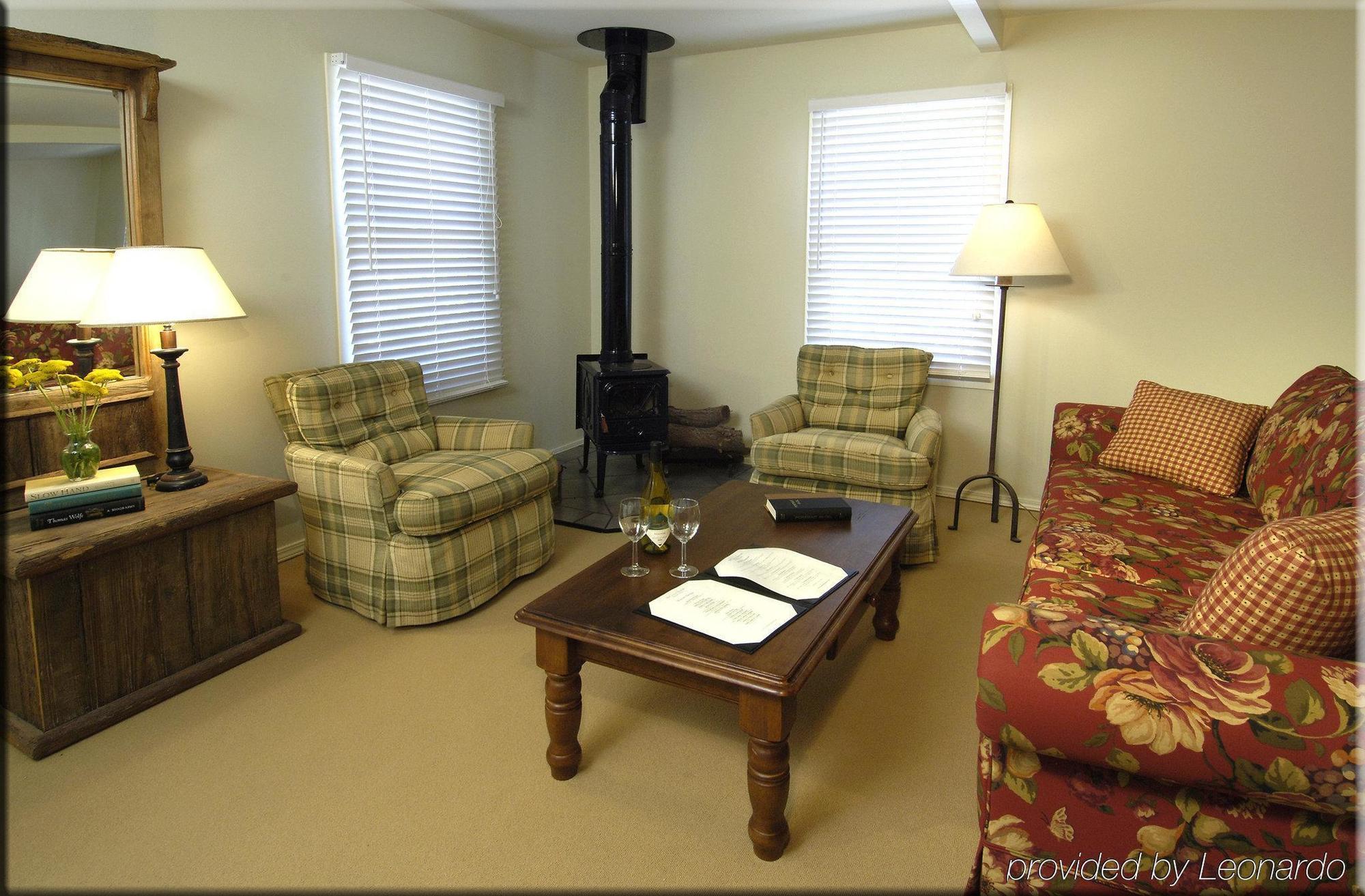 Wine Country Inn Jacksonville Room photo